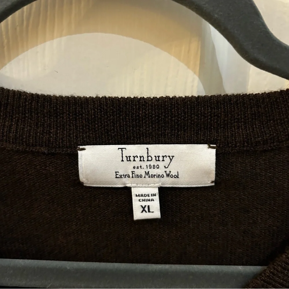 Turnbury Extra Fine Marino Wool Men’s Brown V-neck Sweater